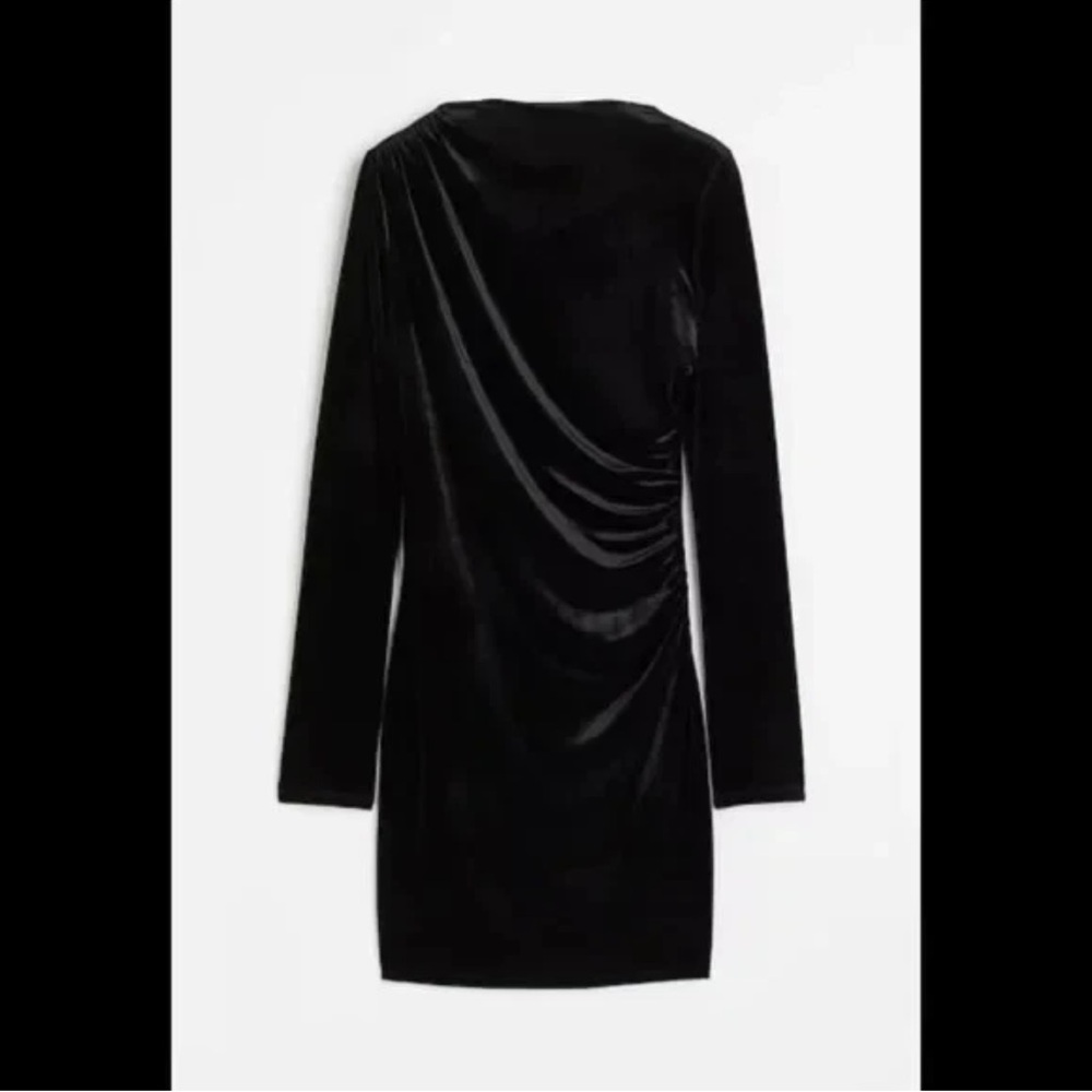 H&M Velvet Women’s Gathered Side Boat Neck Black Mini Dress Size M NWT